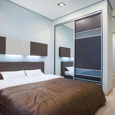 Navit Apartments With Breakfast, Near The Railway Station, The City Center And The Park Kiev Extérieur photo