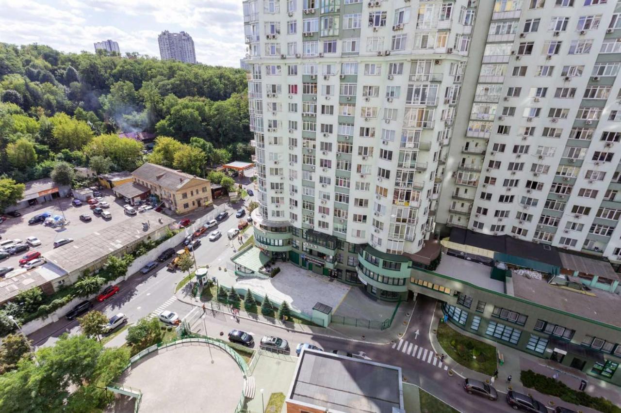 Navit Apartments With Breakfast, Near The Railway Station, The City Center And The Park Kiev Extérieur photo