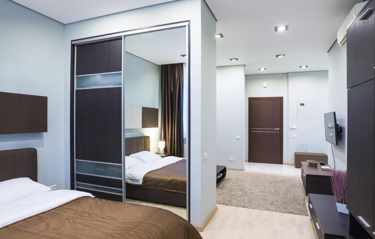Navit Apartments With Breakfast, Near The Railway Station, The City Center And The Park Kiev Extérieur photo