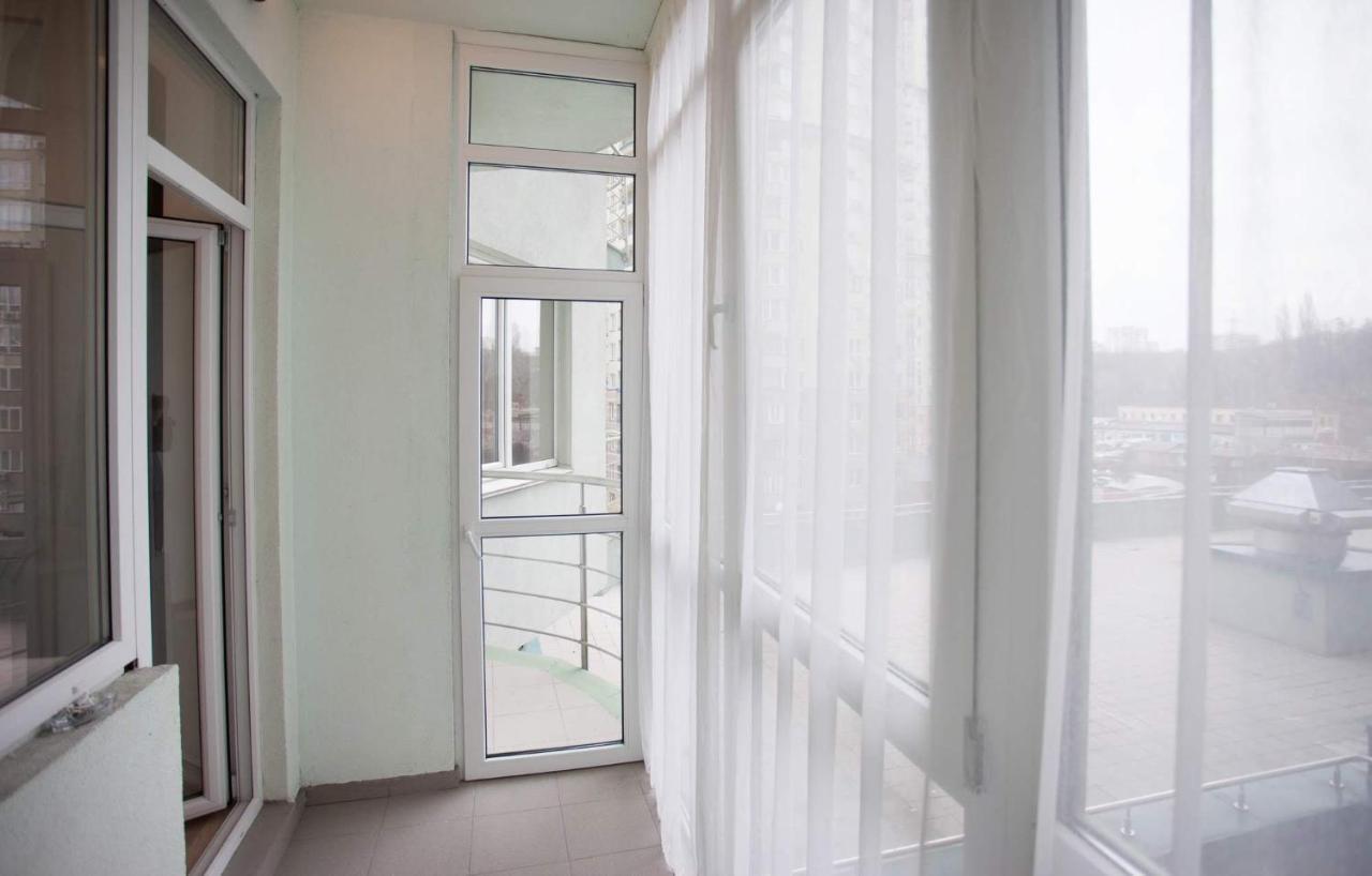 Navit Apartments With Breakfast, Near The Railway Station, The City Center And The Park Kiev Extérieur photo