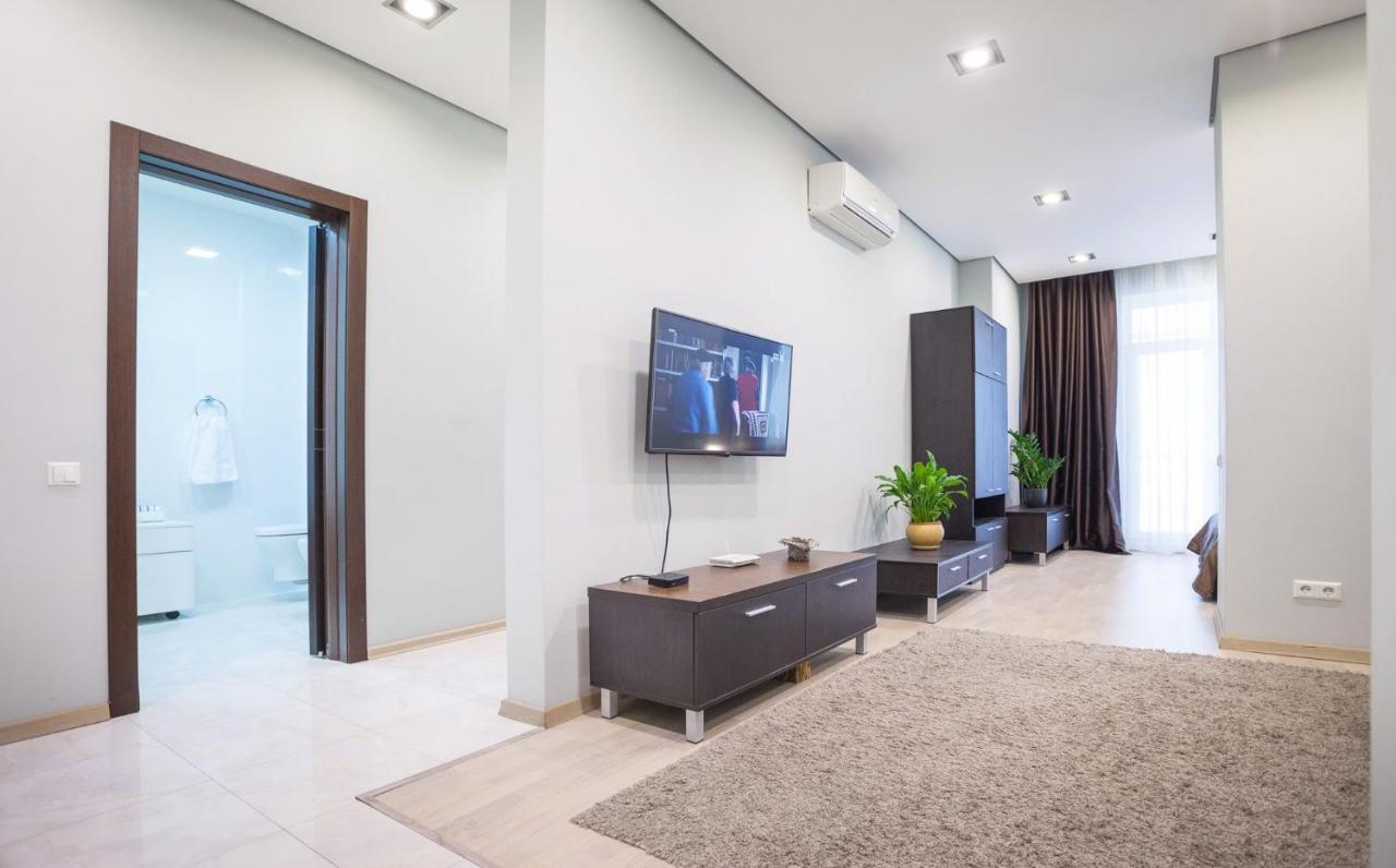 Navit Apartments With Breakfast, Near The Railway Station, The City Center And The Park Kiev Extérieur photo
