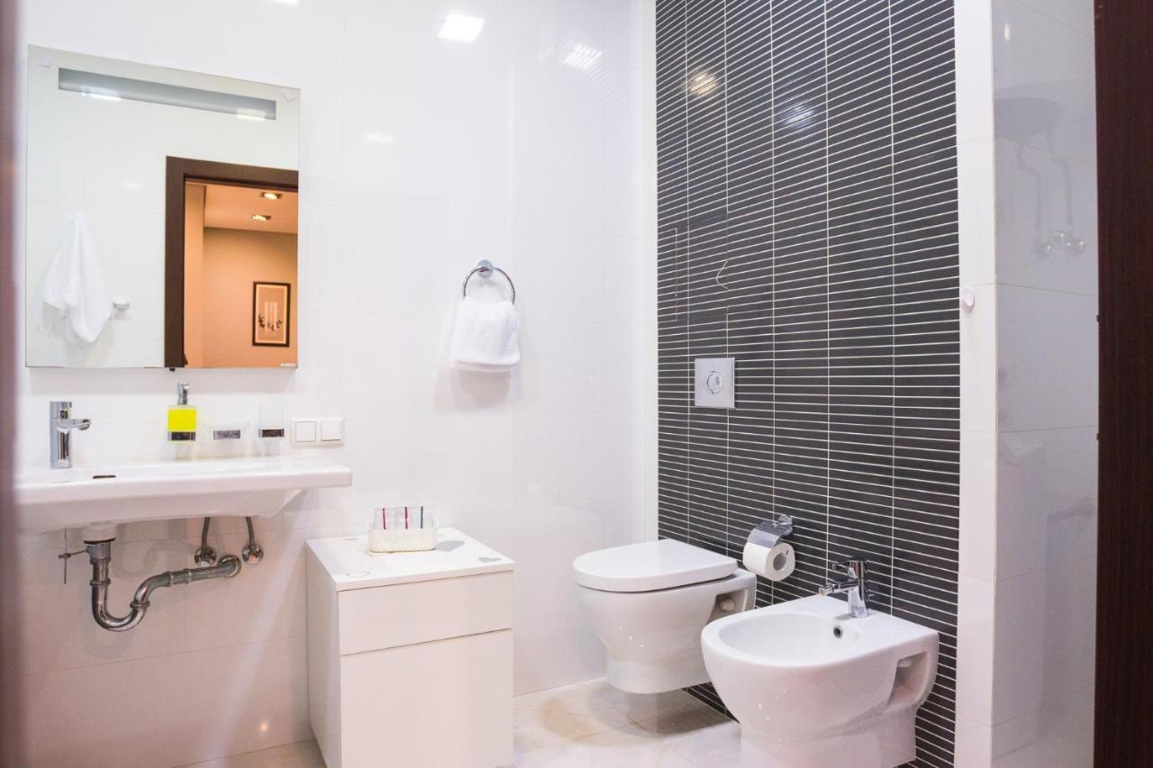 Navit Apartments With Breakfast, Near The Railway Station, The City Center And The Park Kiev Extérieur photo