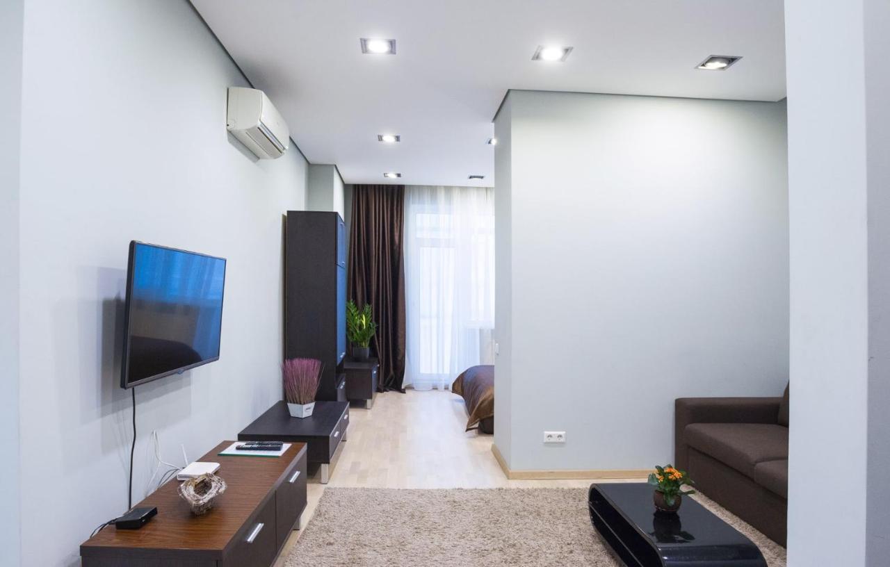 Navit Apartments With Breakfast, Near The Railway Station, The City Center And The Park Kiev Extérieur photo